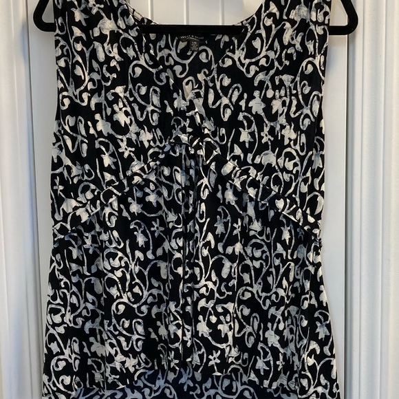 Lucky Brand Size Large Black & White Sleeveless Peplum Top V Neck - Picture 2 of 9